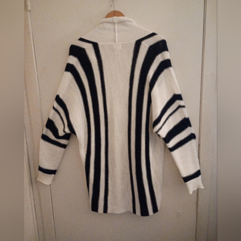 CASLON Cardigan - Picture 2 of 4